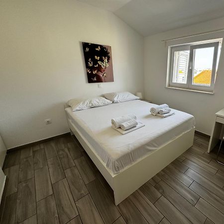Apartments Frado Novalja Eksteriør billede
