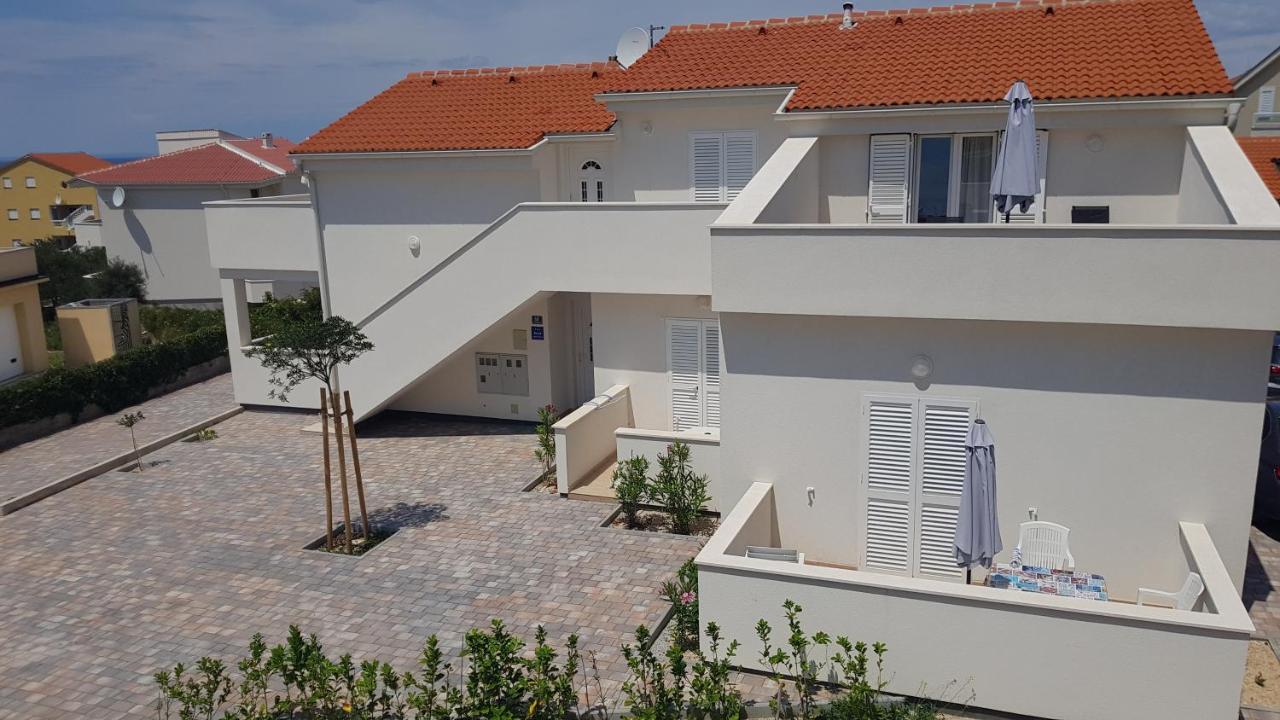 Apartments Frado Novalja Eksteriør billede