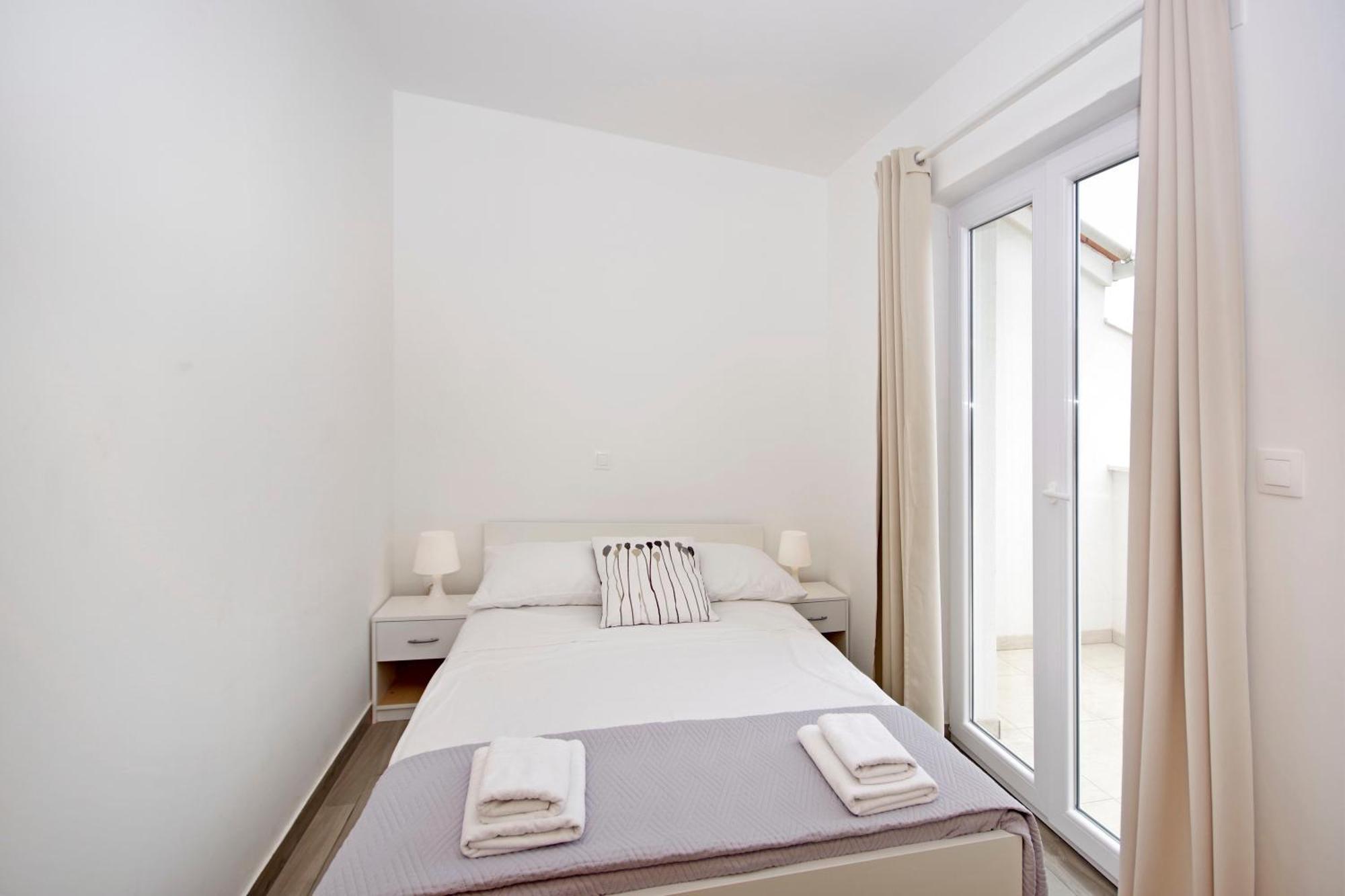 Apartments Frado Novalja Eksteriør billede
