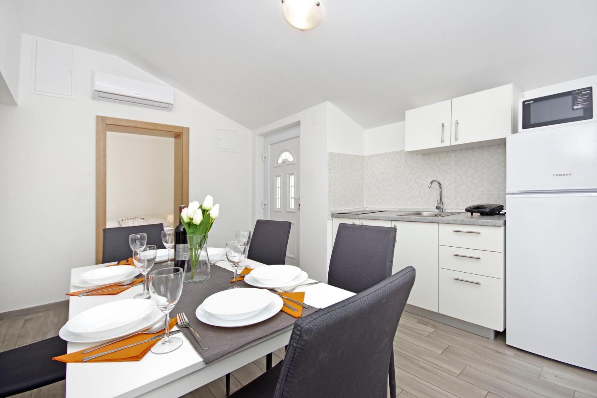 Apartments Frado Novalja Eksteriør billede