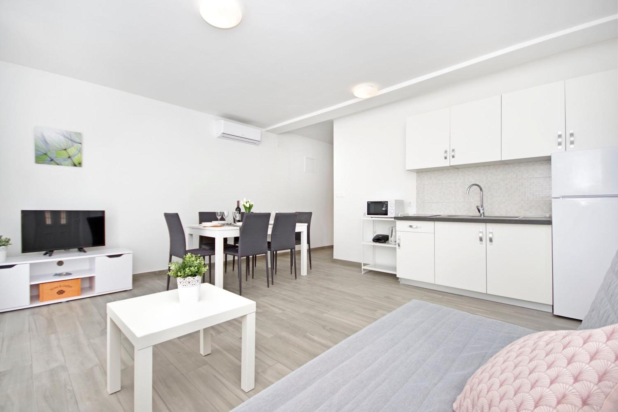 Apartments Frado Novalja Eksteriør billede