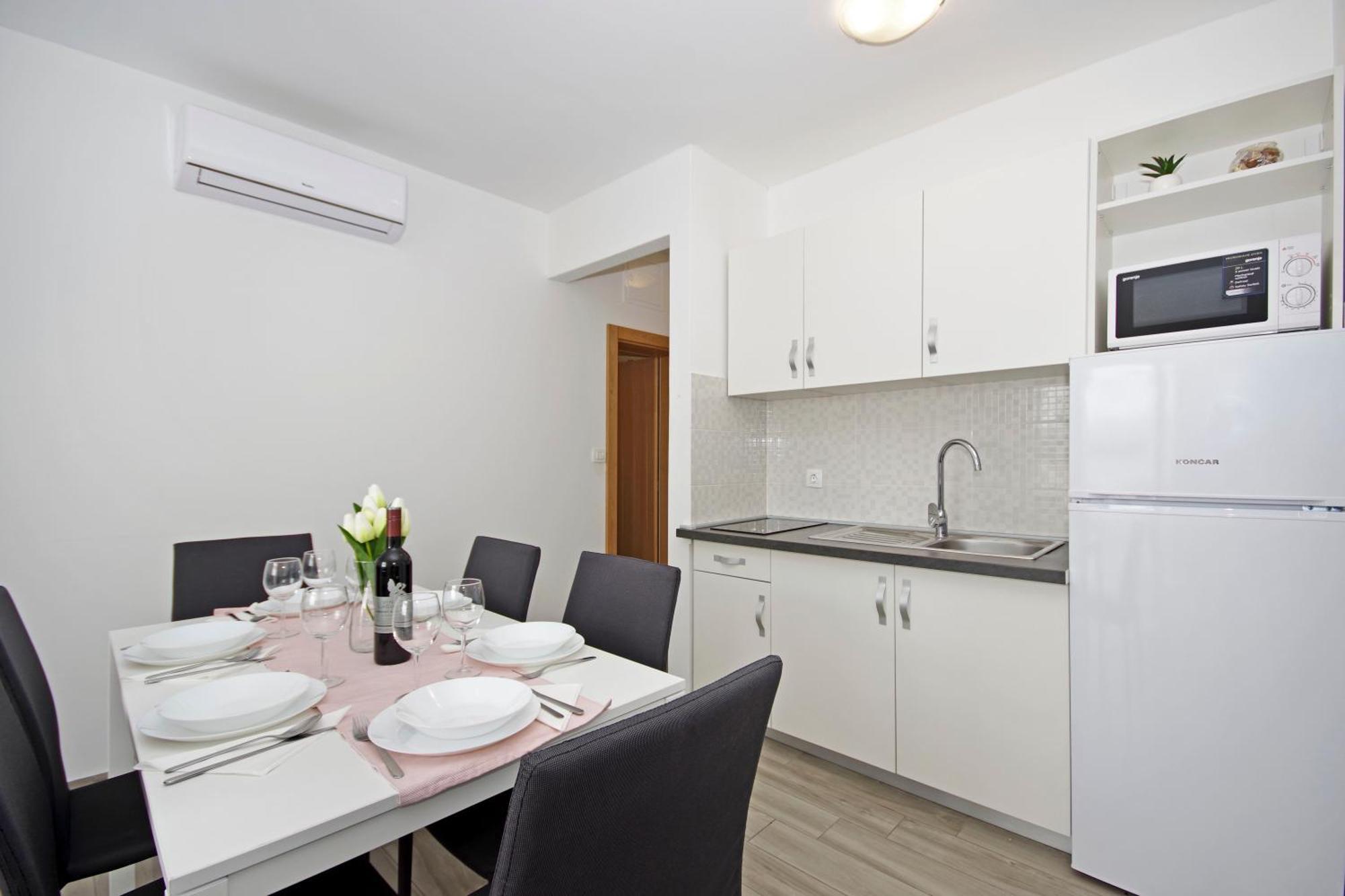 Apartments Frado Novalja Eksteriør billede