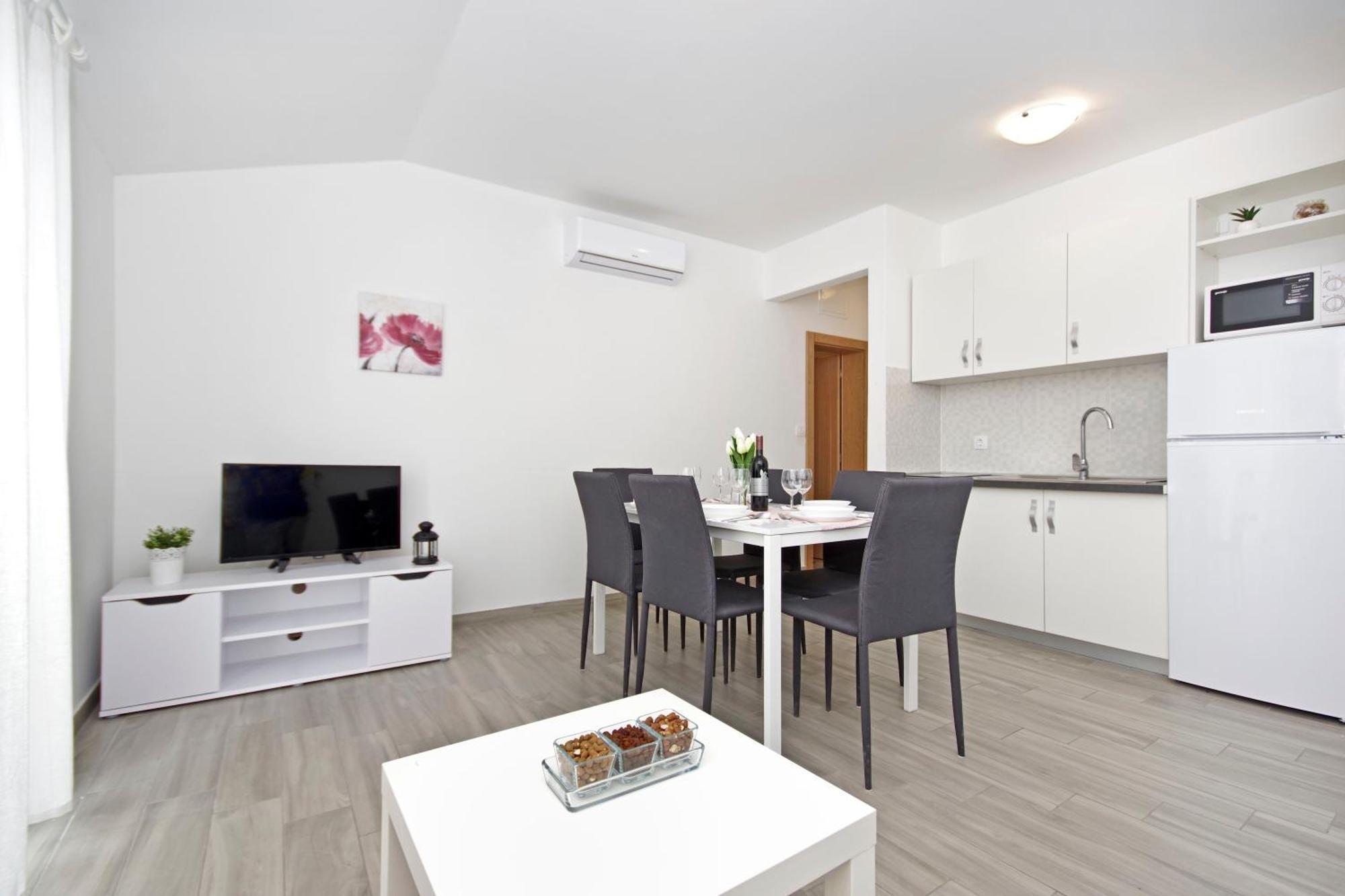 Apartments Frado Novalja Eksteriør billede