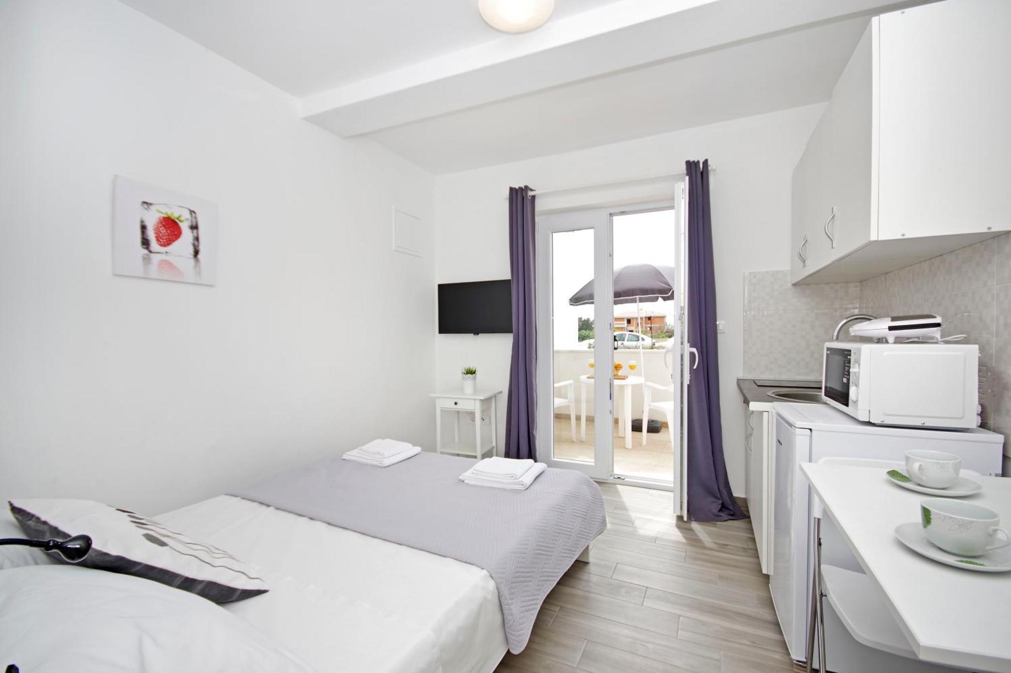 Apartments Frado Novalja Eksteriør billede