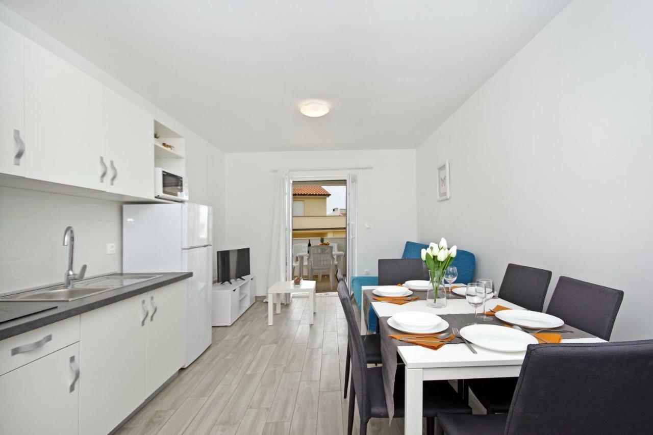 Apartments Frado Novalja Eksteriør billede
